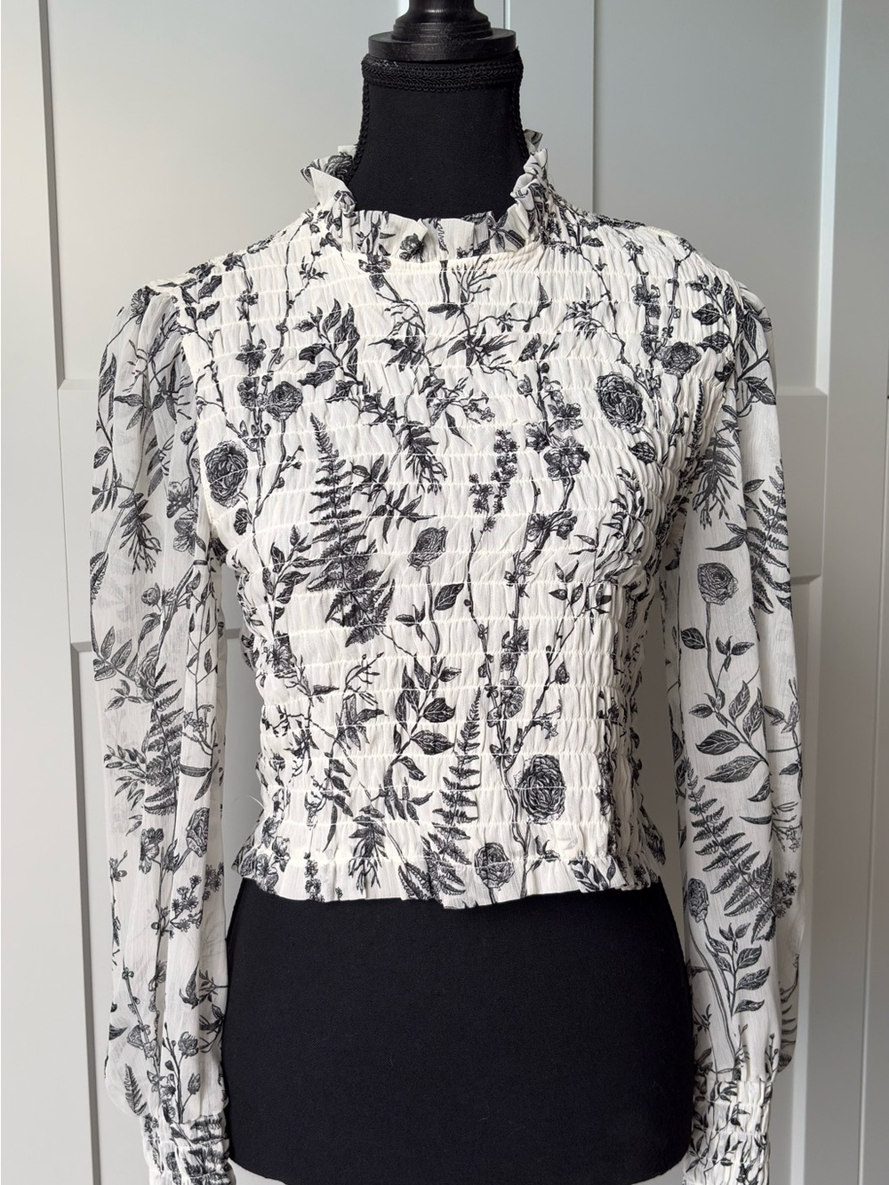 Dynamite White Black Floral Smocked Long-Sleeve Blouse
